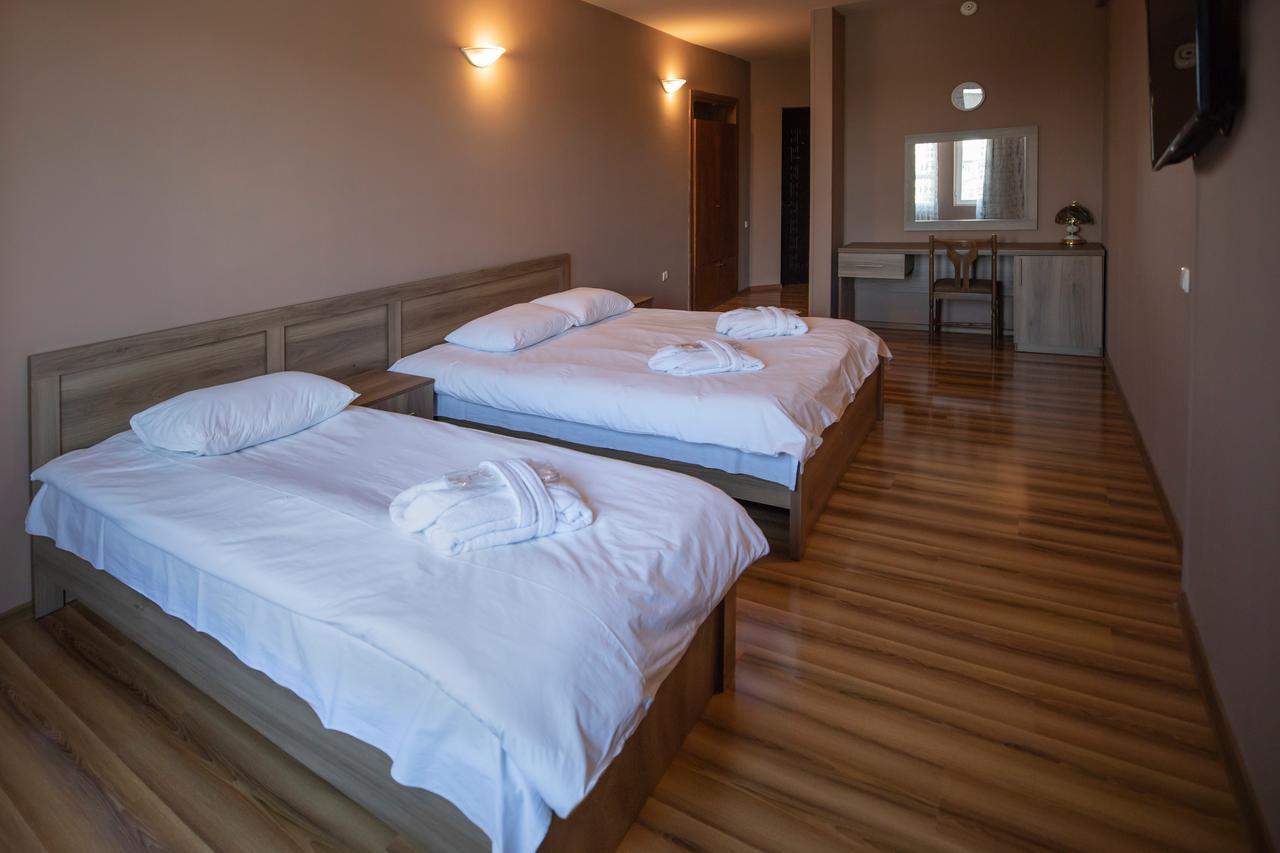 Leader Hotel กอริ ภายนอก รูปภาพ