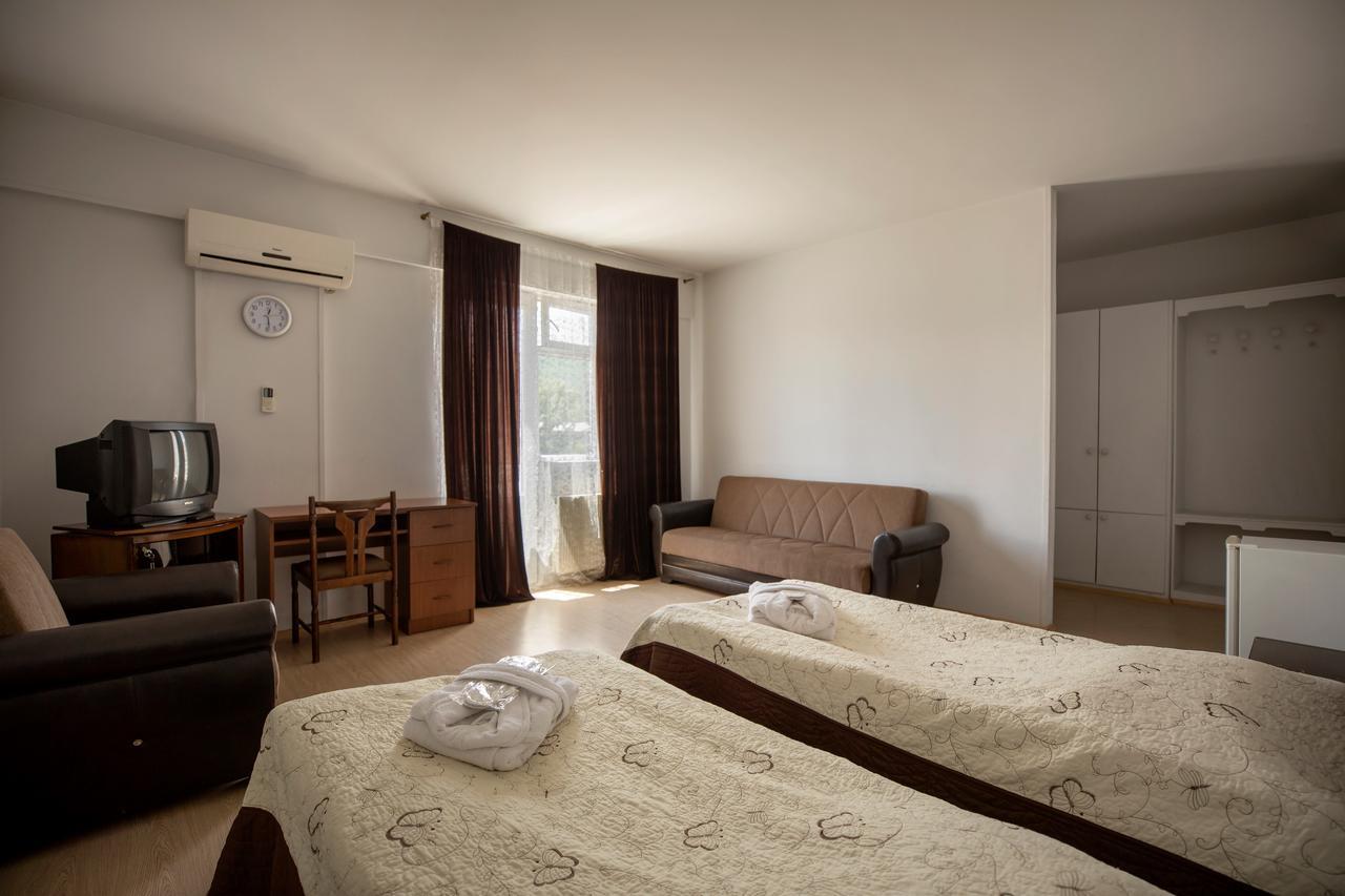 Leader Hotel กอริ ภายนอก รูปภาพ